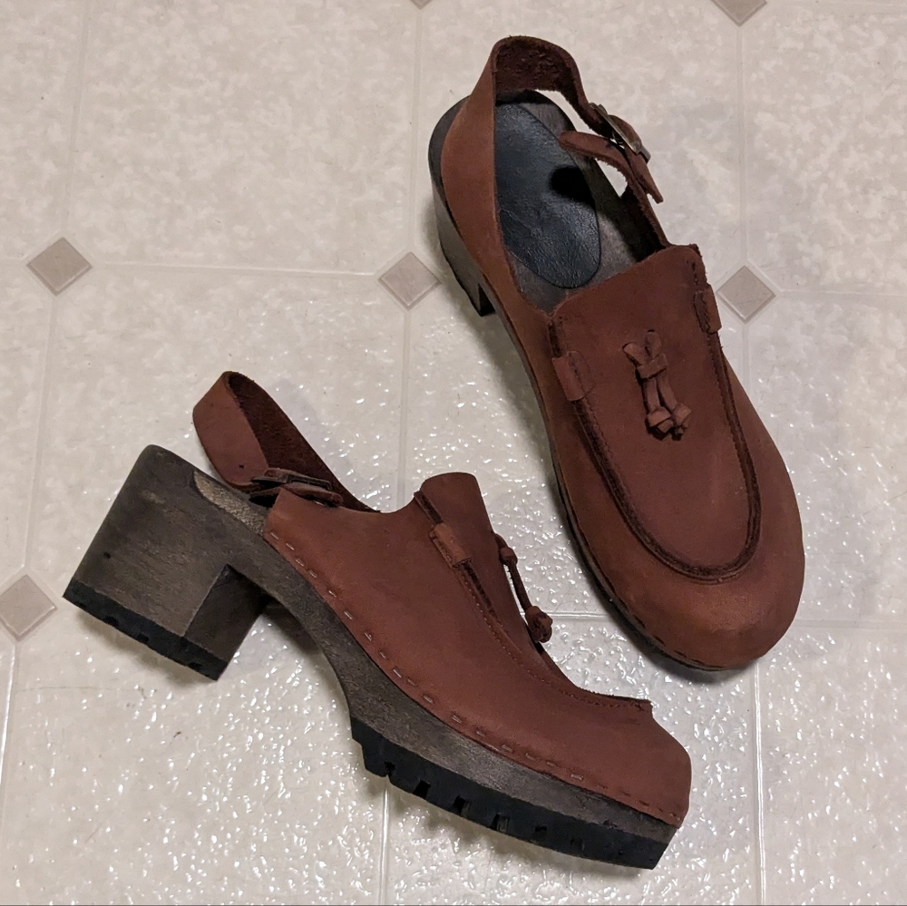 No. 6 lug sole low heel clogs
